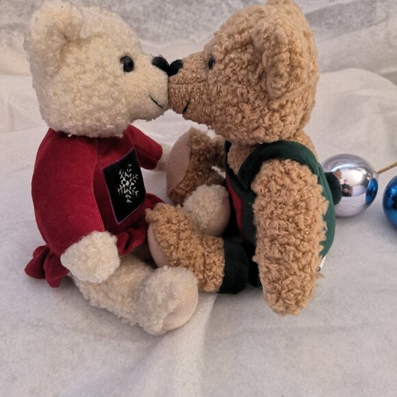 Vintage Hallmark Christmas Holiday Magnetic Kissing Bears Holding Hands - Picture 1 of 6